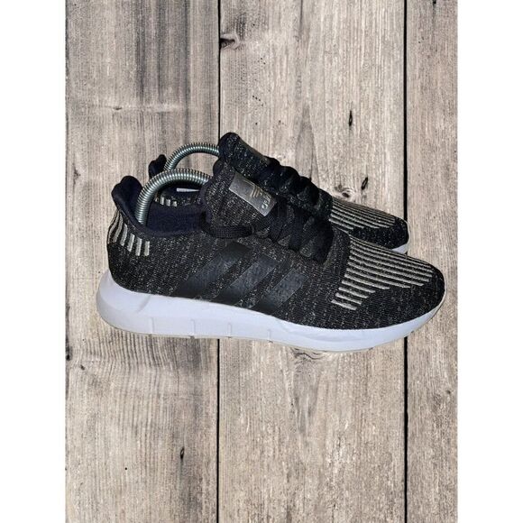 Adidas Swift Run Women's Size 8.5 Shoes Black Athletic Low Trainer Sneakers - Picture 1 of 9